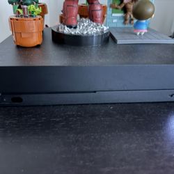Xbox One X w/ Controller