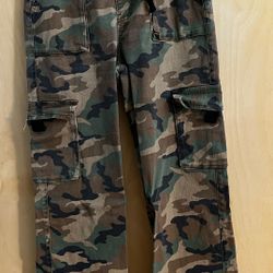 Women’s Camouflage Low-Rise Cargo Pants 