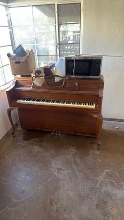 Story and Clark piano all keys work