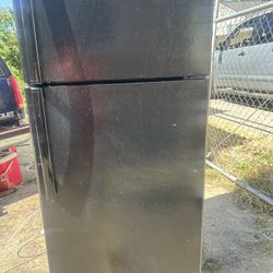 FREE DELIVERY 🚚 BLACK GE TOP FREEZER REFRIGERATOR 