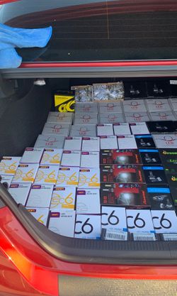LEDS HEADLIGHT BULBS KIT NUEVOS EN SUS CAJAS COLOR BLANCOS 6000K 20000LM 200W TENGO DE TODO TIPO DE MEDIDAS NÚMEROS Y LETRAS PARA TODO TIPO DE CARROS