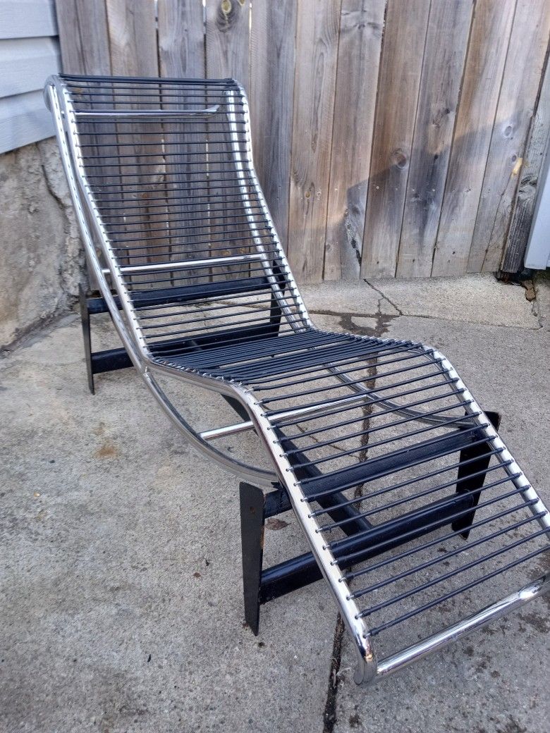 Italian Metal Chrome Mid-Century Chaise Lounge Chair (Made In Italy)