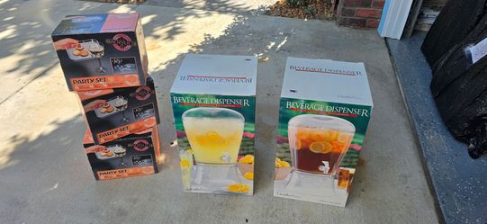 Party Beverage Dispensers and Trays