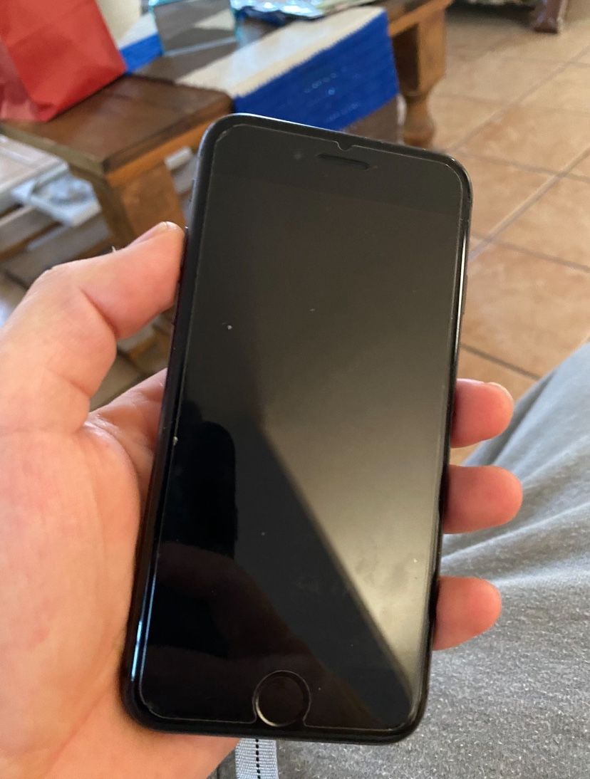 iPhone 8 Unlocked - Excellent Condition