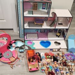 Dollhouse with accessories 