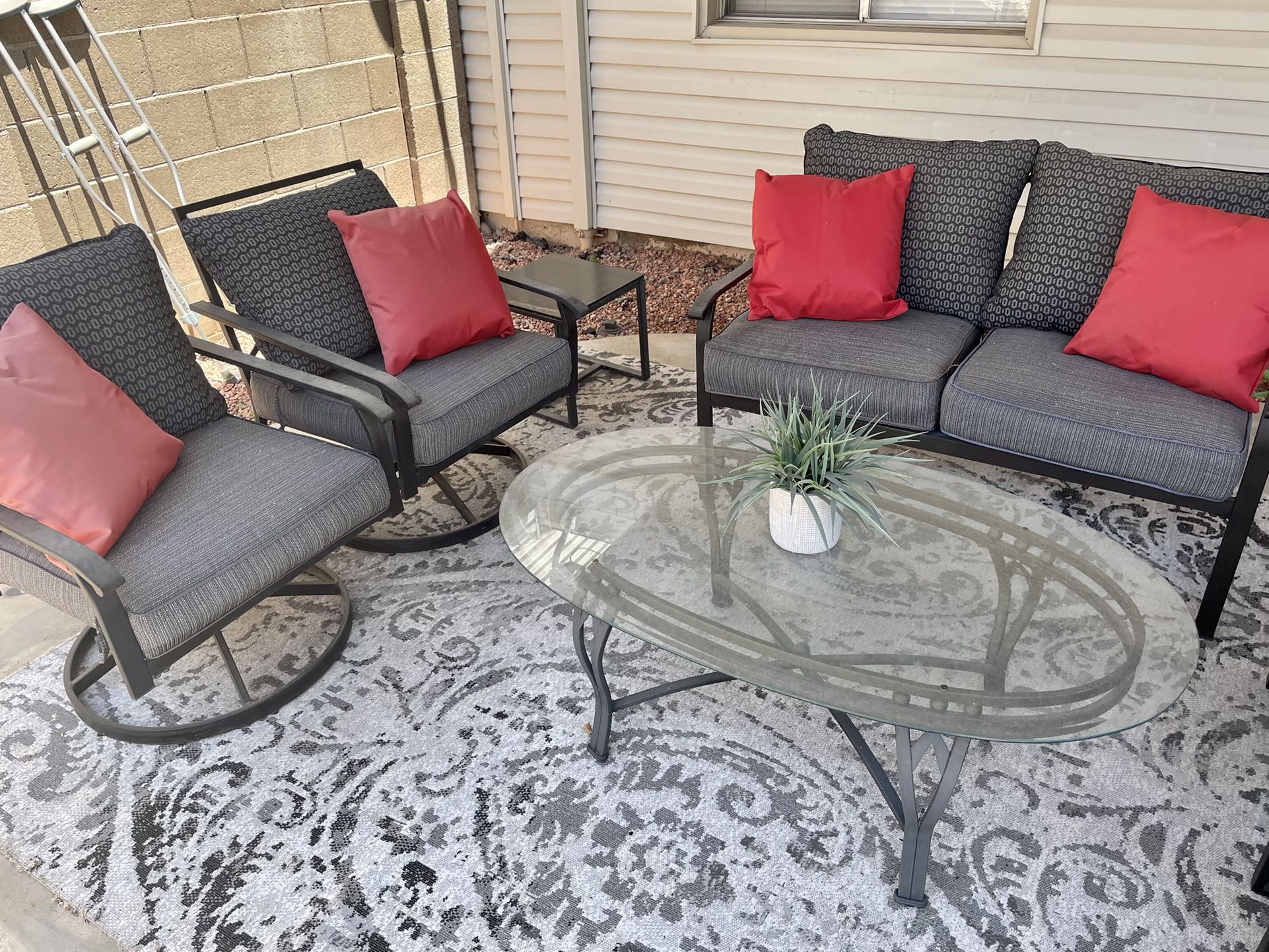 Patio Set w/ outdoor rug