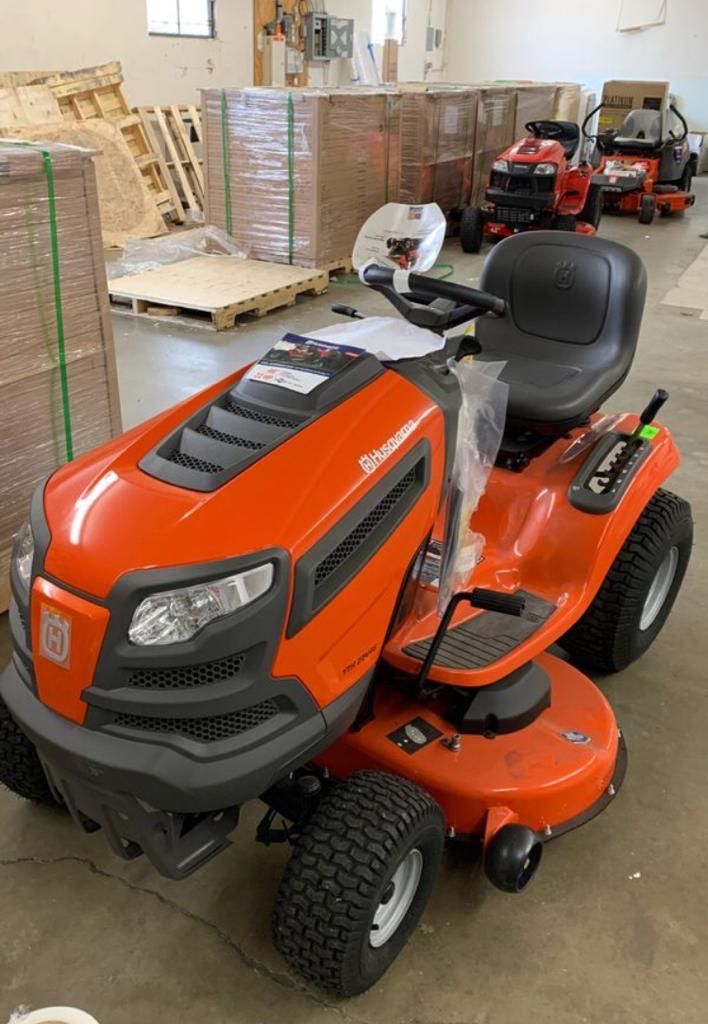 New Husqvarna YTH22V46 22HP Vtwin Hydrostatic 46in Riding Lawn Mower