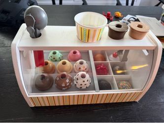 Melissa and Doug ice cream set