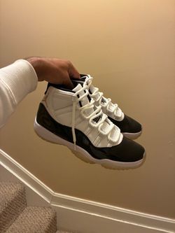 Jordan 11s size 10,5 90$
