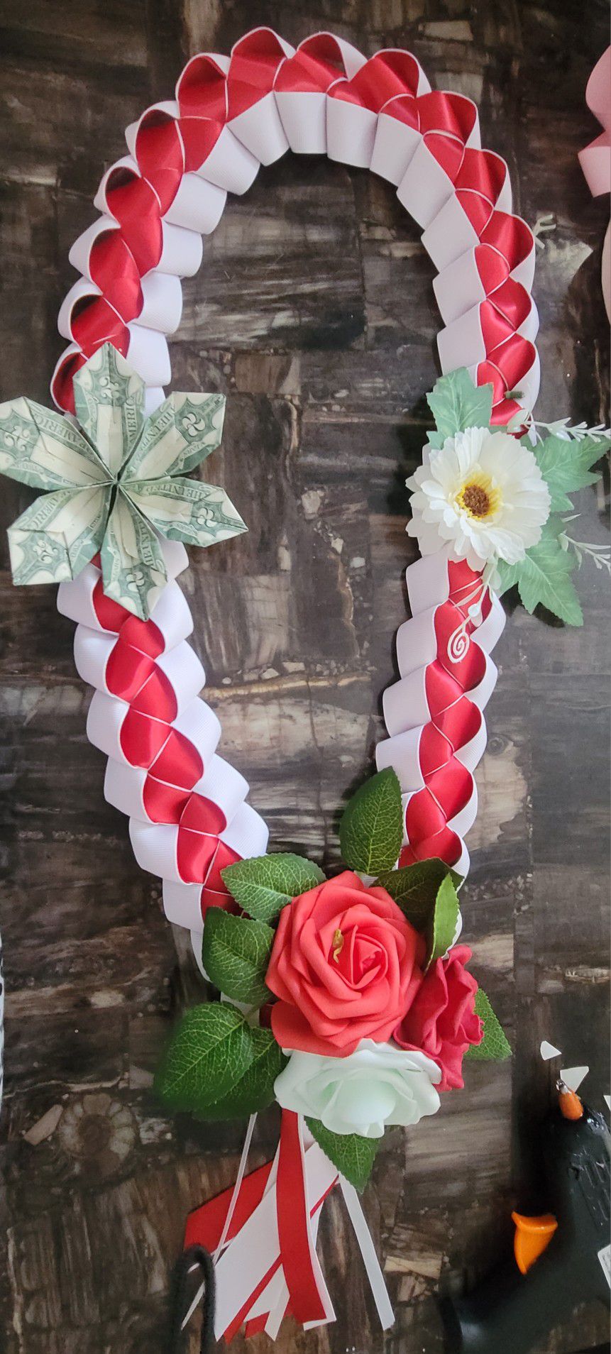 Ribbon Lei Red And White 