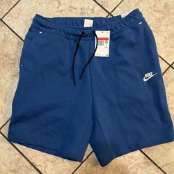 Brand new with tags Men’s Nike tech fleece Shorts size large 