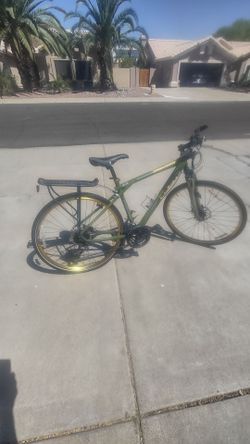 men's GT tranco commuter bike