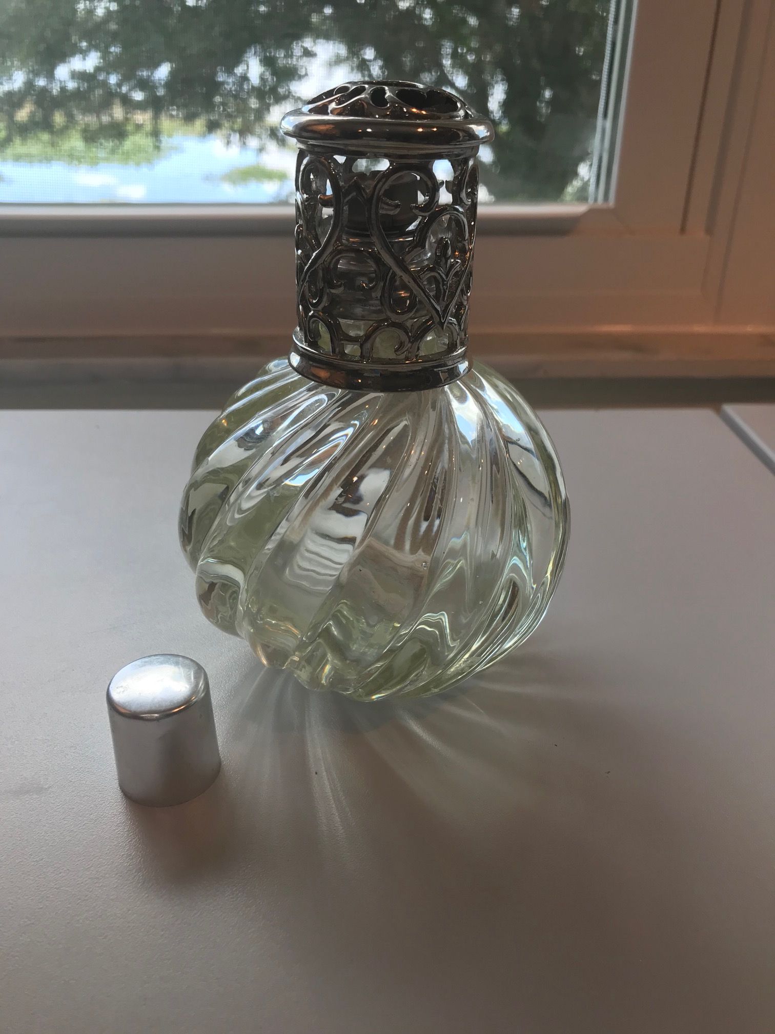 Clear Glass Swirl Fragrance Effusion Lamp