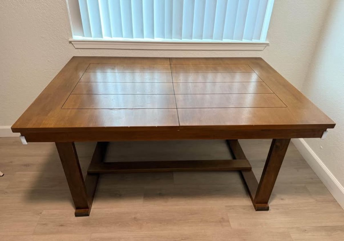 Free Extendable Dining Table