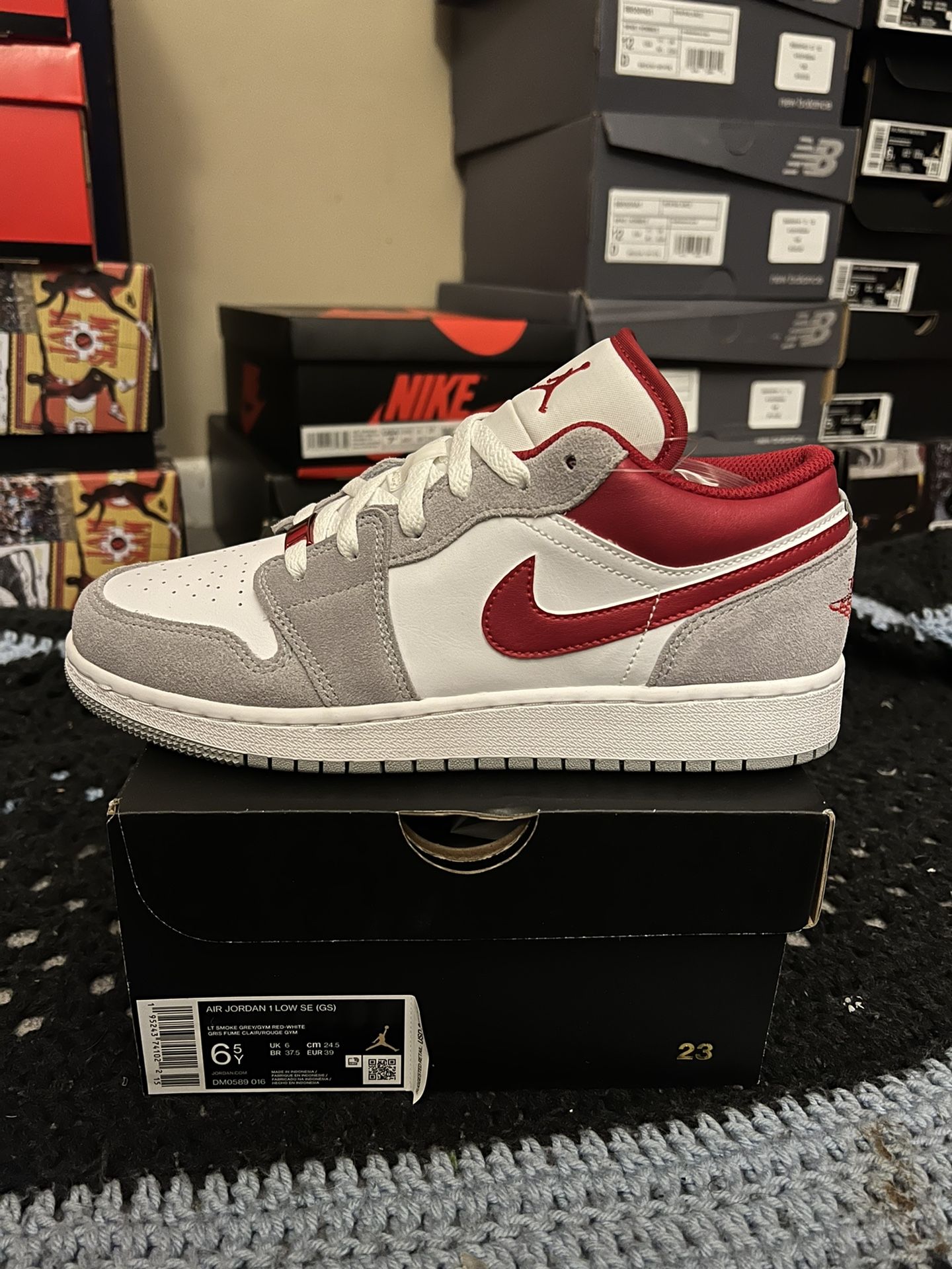 Jordan 1 Low Smoke Grey Red size 6.5Y