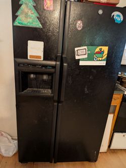 Refrigerator and freezer side by side