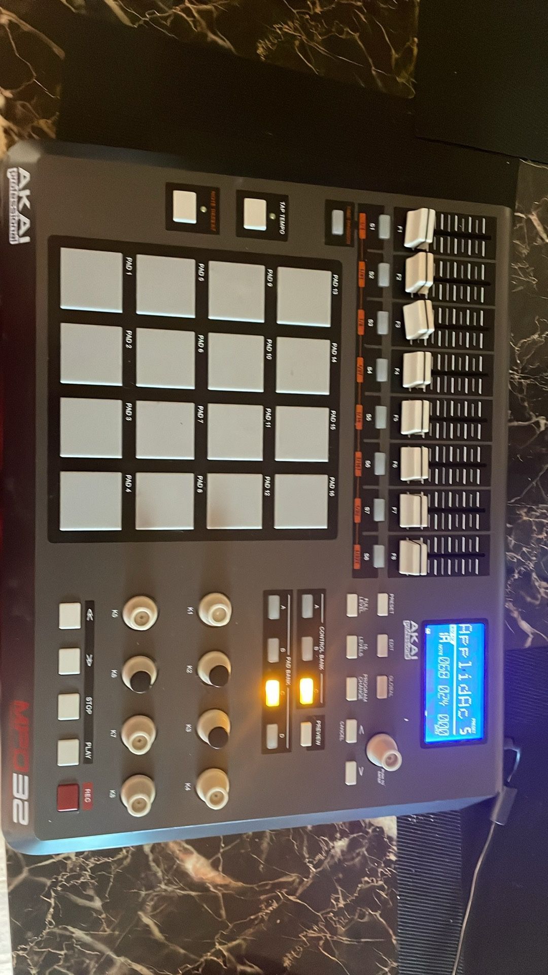AKAI PROFESSIONAL