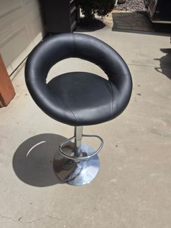 Adjustable bar stool