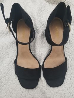 Black heels size 6