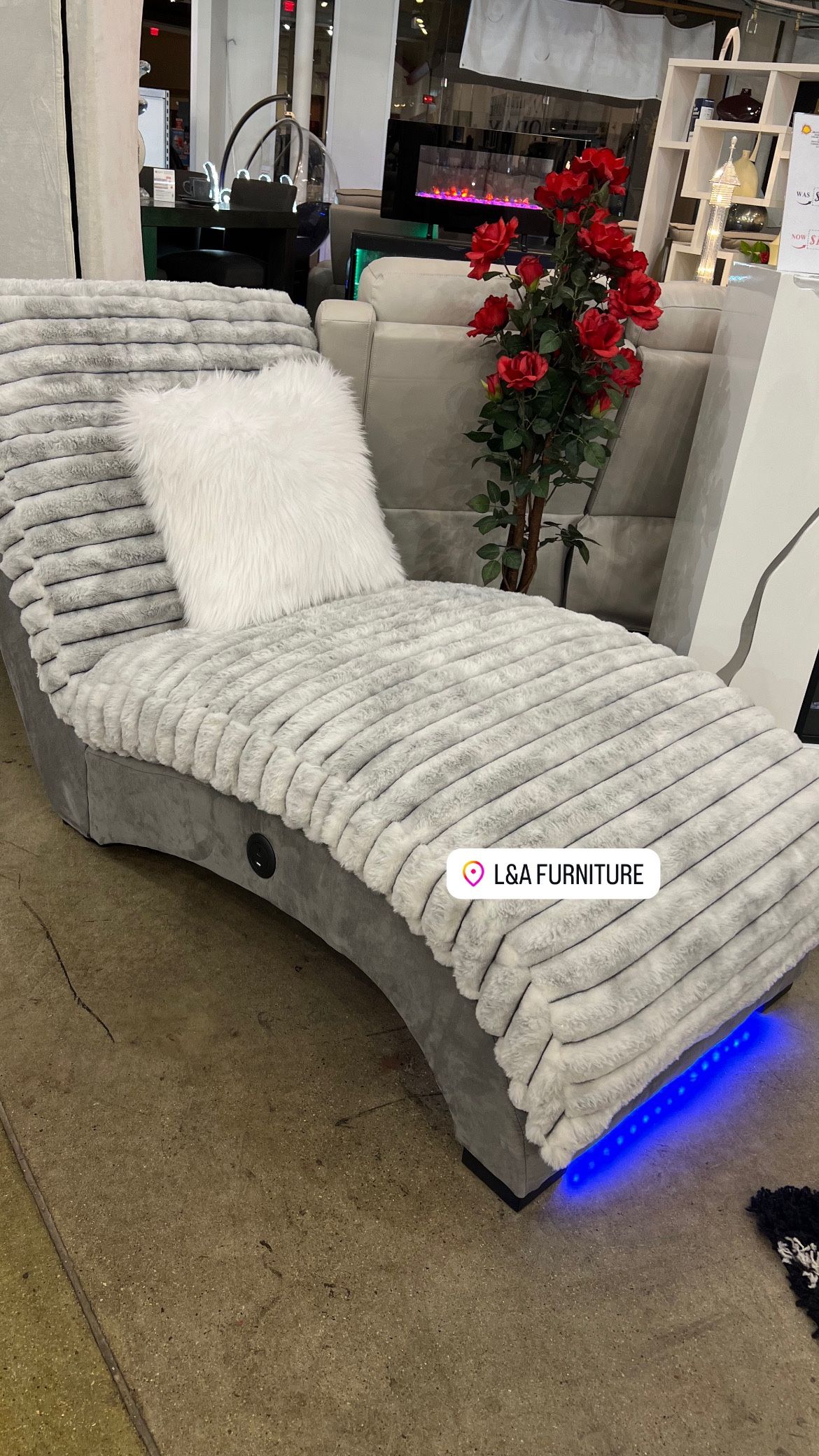 CHAISE LOUNGER 