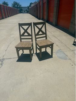 2 dinner room chairs