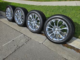22" CHEVY SILVERADO TAHOE SUBURBAN CHROME WHEELS TIRES & SENSORS