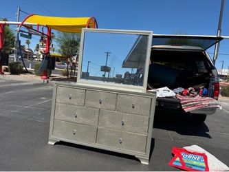 Modern Glam 7-Drawer Dresser w/ Matching Mirror - $75 OBO