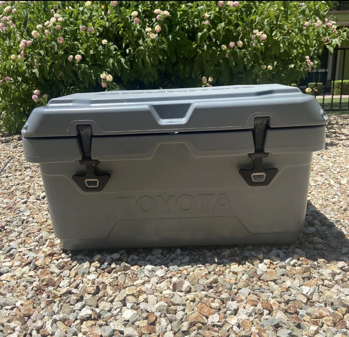 4runner Grey Cooler 40 Quart Cooler Toyota Genuine Yeti Style