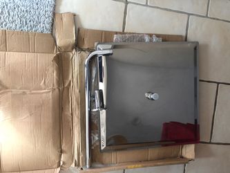 Single ceiling mounted rain shower head