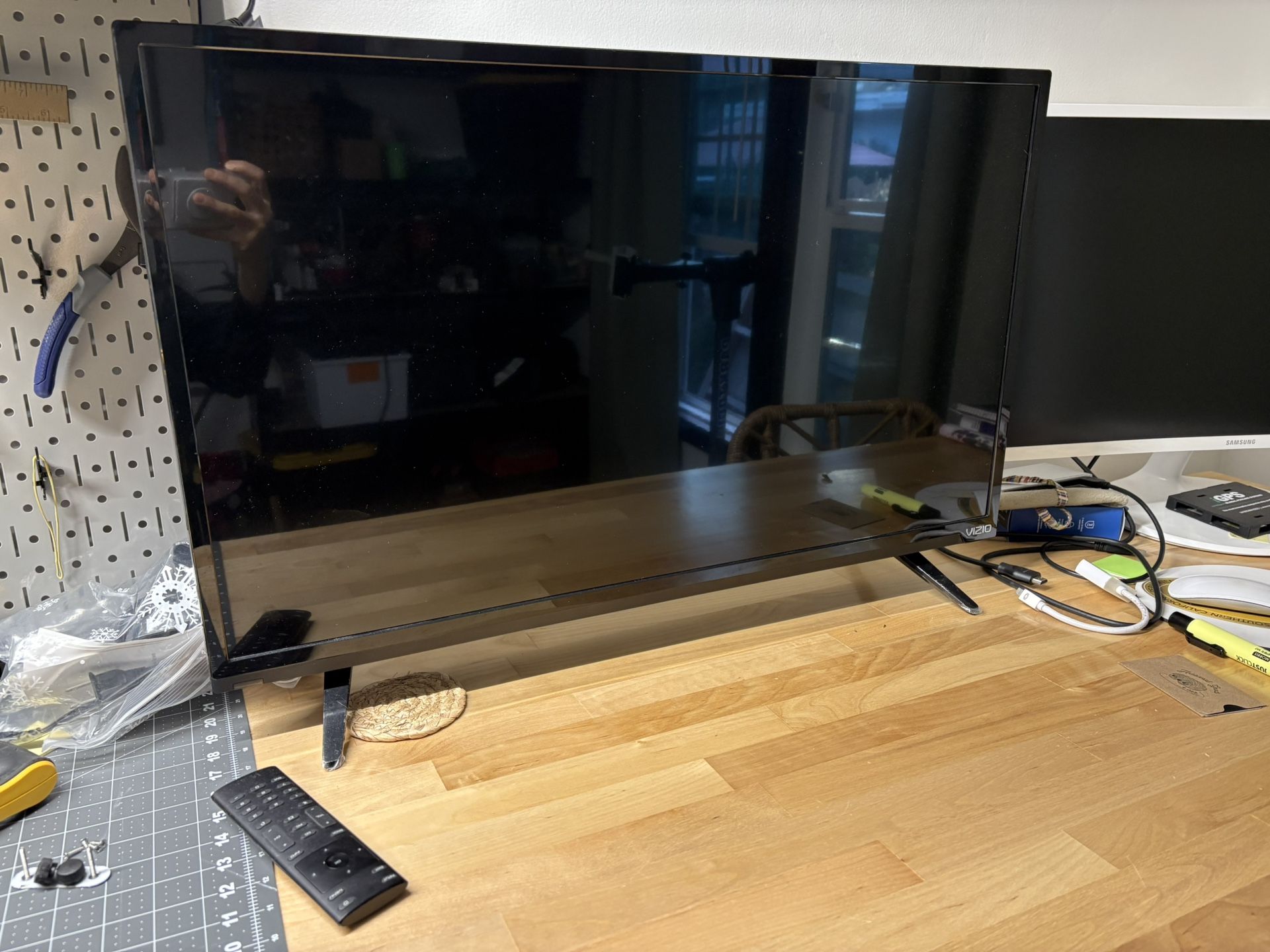 VIZIO LCD TV 32” D32hn-E4