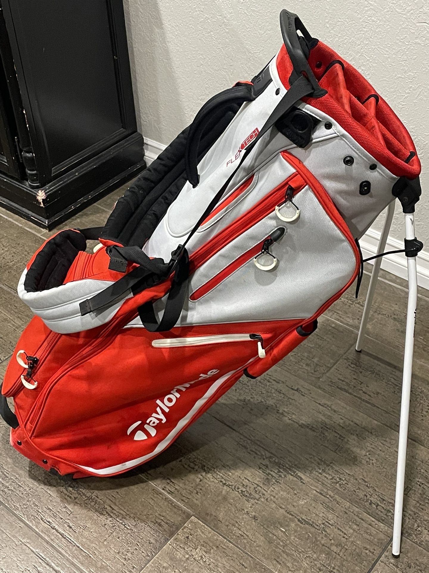 Taylor Made Golf bag Flex Tech Retail $240