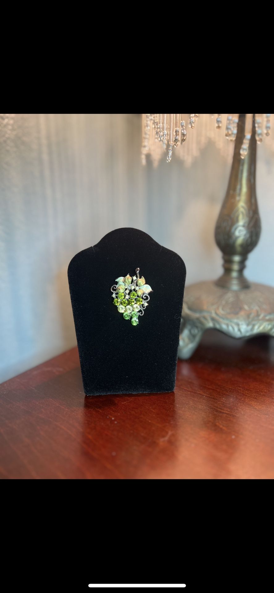 π Vintage Rhinestone Grapes Brooch π