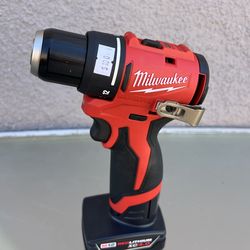 Mikwaukee M12 Cordless Subcompact 3/8” Drill Driver with XC 4.0Ah Battery / New