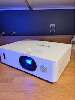 5000 lumens HDMI Hitachi Movie TV Projector