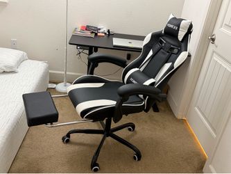 Table + Gaming chair for Sale