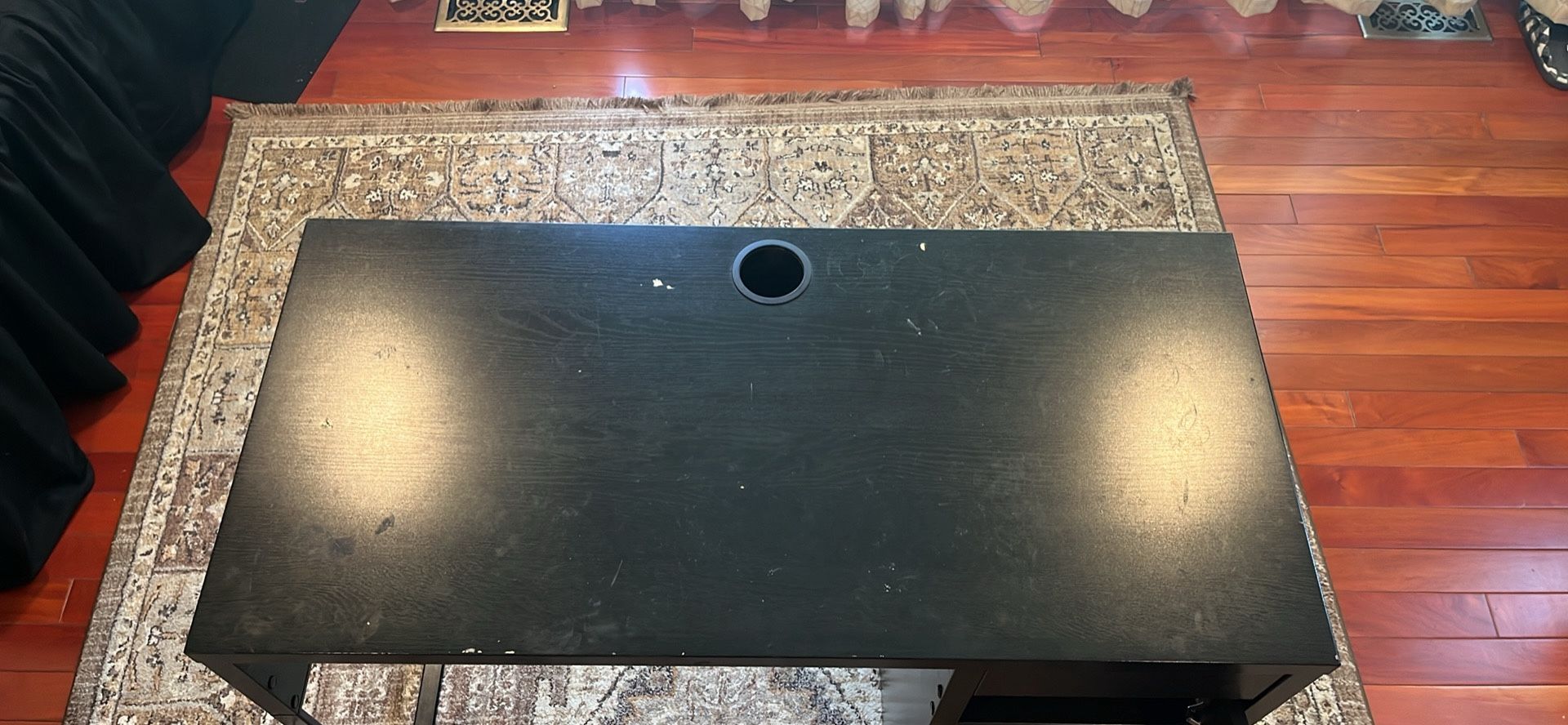Black Desk