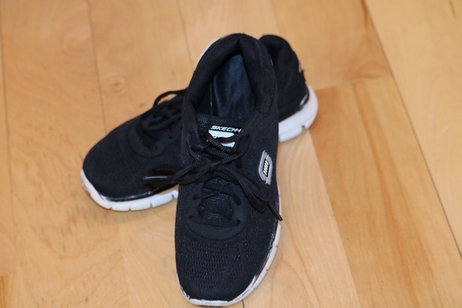 Women's SKECH-KNIT memory foam black sneaker size 6.5 M for Sale in Burlington, -