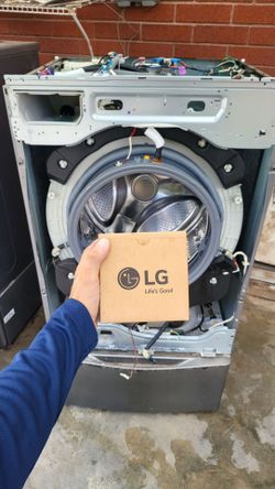 REPAIRS WASHER AND DRYER