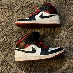 Jordan 1 Black toe size 10