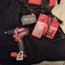 Milwaukee M18 BRUSHLESS 1/2" Drill/Driver W/xc4.0 Battery And Charger