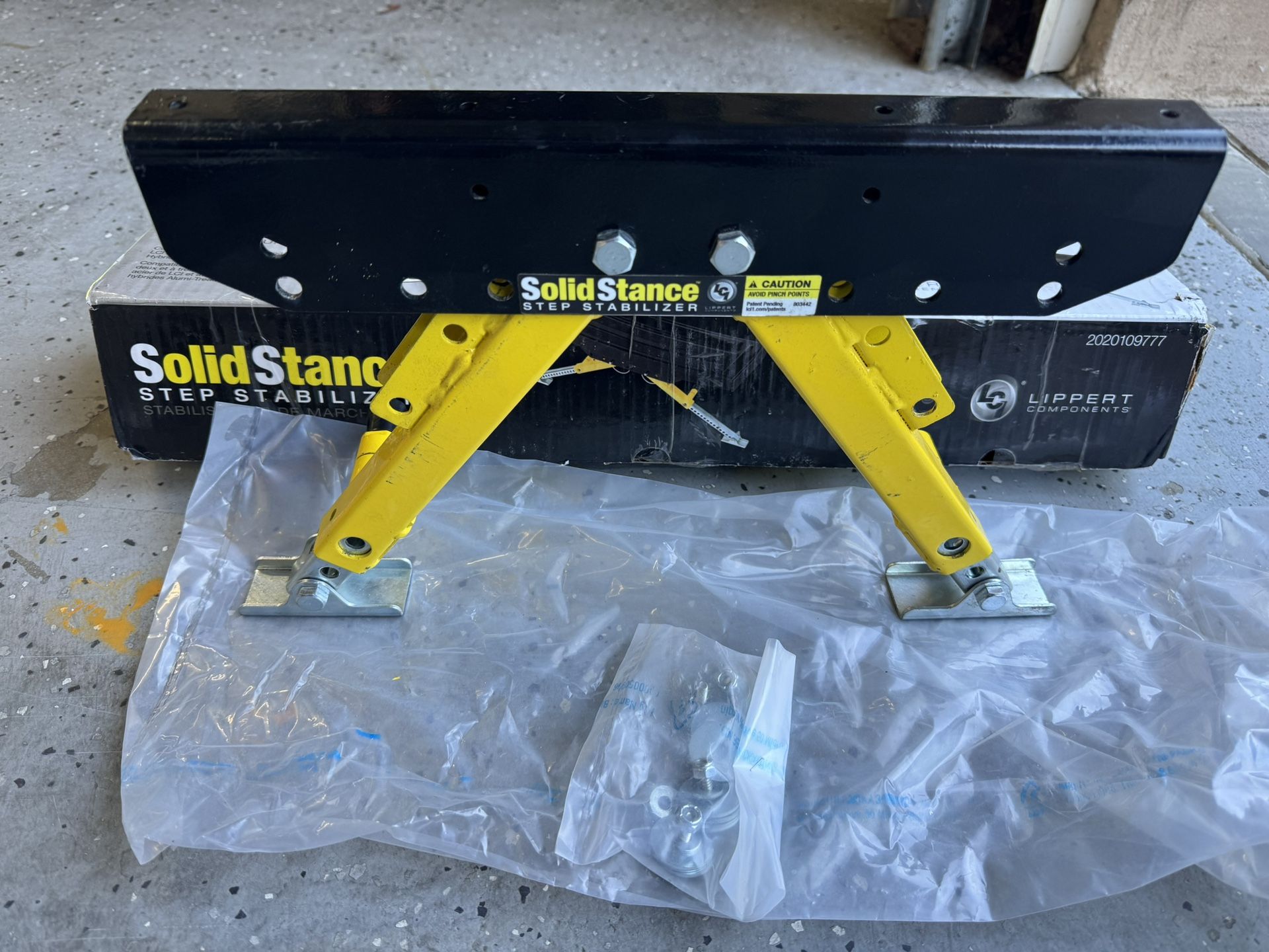 Lippert Solid Stance RV Step Stabilizer Kit for 5th Wheels, Travel