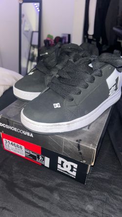 Men’s 9.5 off whites DCs