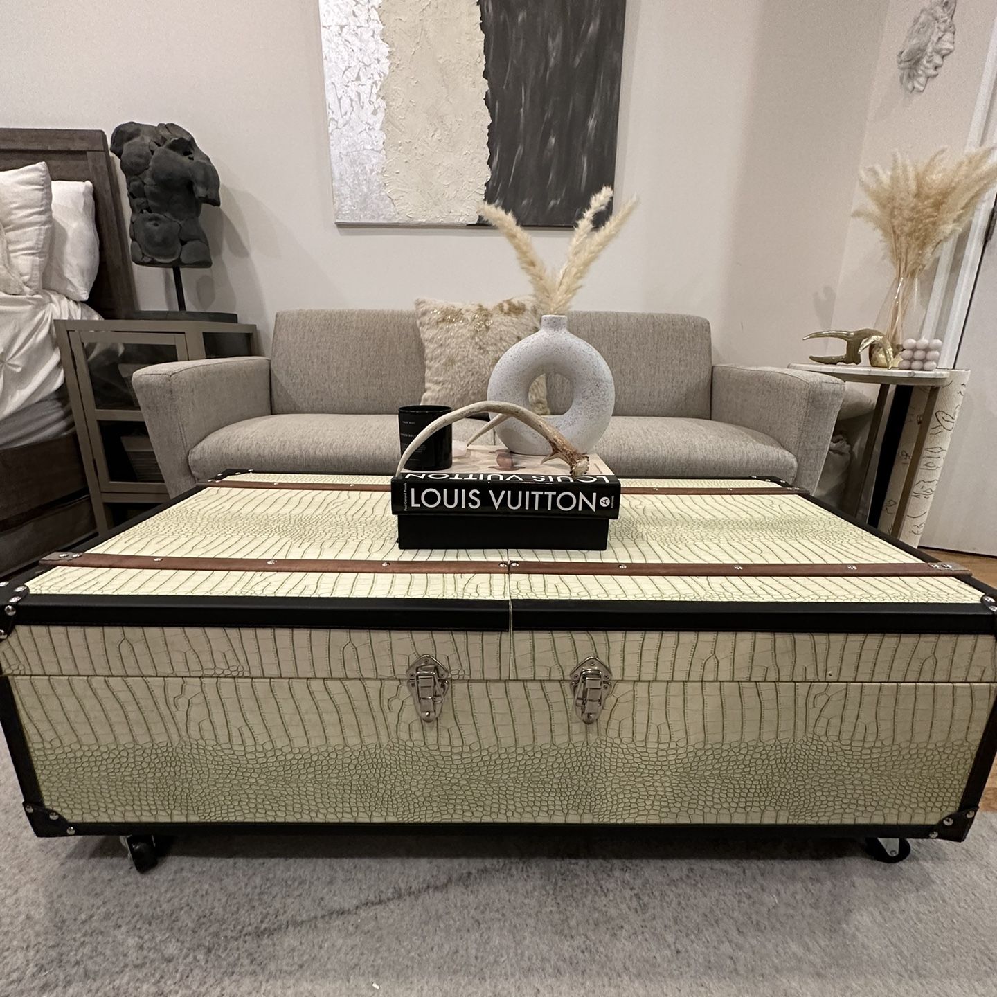 Safavieh Home Zoe Cream Faux Leather Storage Trunk Coffee Table with Wine  Rack for Sale in New York, NY - OfferUp