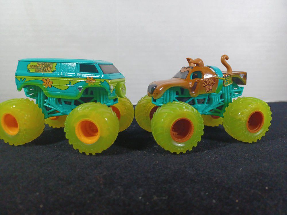 Monster Jam Truck Set Scooby-Doo And Mystery Machine $20