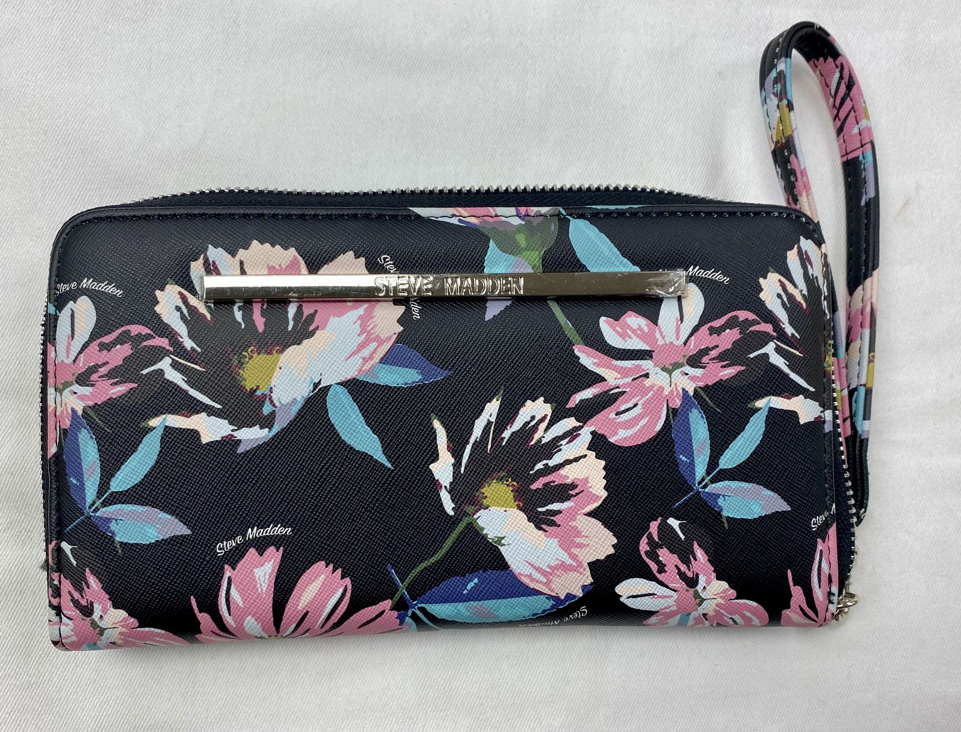 Steve Madden Floral Zip-Around Wristlet Wallet – New (No Tags)