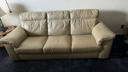 $800 NATUZZI ITALIAN LEATHER COUCH