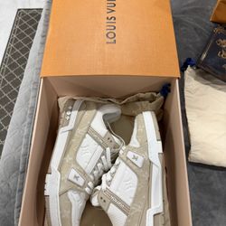 Lv Trainer Sneaker