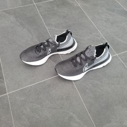 Nike Running Shoes Size 10.5 Mens
