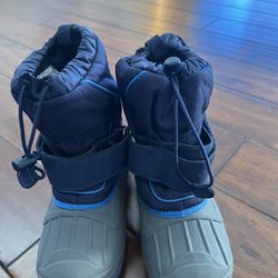 Snow Boots Size 4