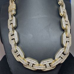 Stunning Gold Diamond Gucci Link Chain